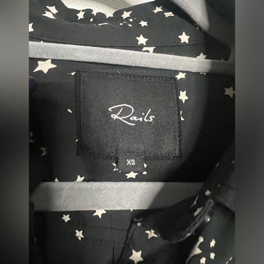 Rails Black and White Star Constellation Button Front Top XS - Picture 6 of 9